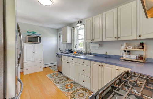 East Haven House | Walk to Beaches: Sunny East Haven Home w/Grill