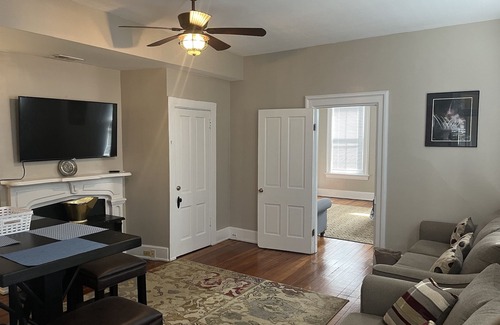 Covington Apartment | Walk to Bengals and Reds and downtown Cincy. Easy Drive to Ark, walk to eat.