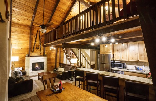 Salt Lake Mountain Resorts Cabin | WALK TO BRIGHTON + PRIVATE HOT TUB + MOUNTAIN VIEW