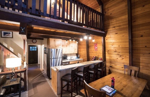 Salt Lake Mountain Resorts Cabin | WALK TO BRIGHTON + PRIVATE HOT TUB + MOUNTAIN VIEW