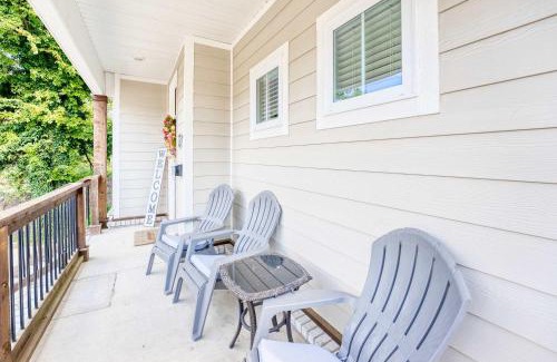 Fayetteville House | Walk-to-Campus 6BR Retreat - Steps to Razorback Stadium & UA