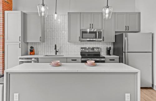 Downtown St. Louis Apartment | Walk to Convention and Casino - Perfect for Work & Play!