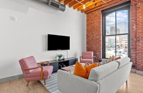 Downtown St. Louis Apartment | Walk to Convention and Casino - Perfect for Work & Play!