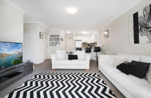 Coogee Apartment | Walk to Coogee Beach Apartment Retreat
