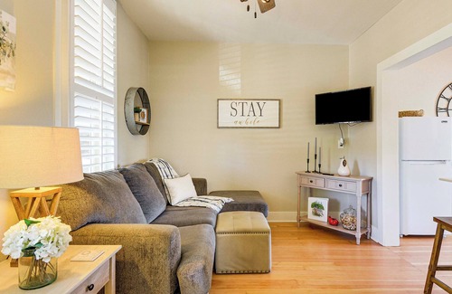 Prescott House | Walk to Courthouse Square: Quiet Home w/Porch