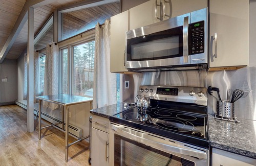 Cranmore Birches House | Walk to Cranmore & downtown shops Renovated home w/deck, AC & W/D