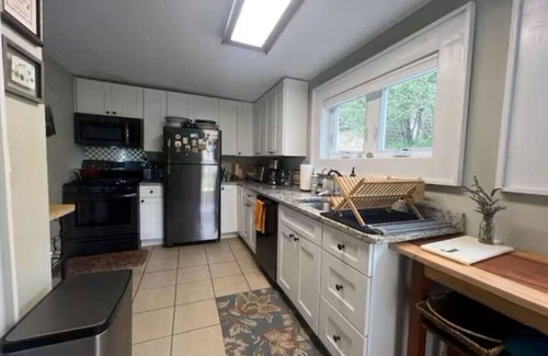 Thomas House | Walk to Dining & River Walk | Cozy Backyard & Fireplace