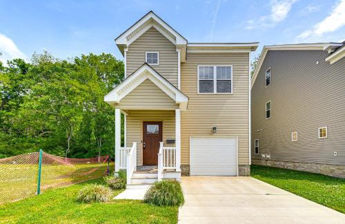 Hampton House | Walk to Dining Sleek Hampton Home with Deck!