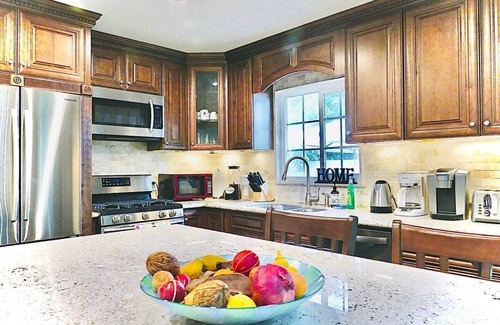 Southwest Anaheim House | Walk to Disneyland 4BR 4BA, Pool/Spa, LiveFirework