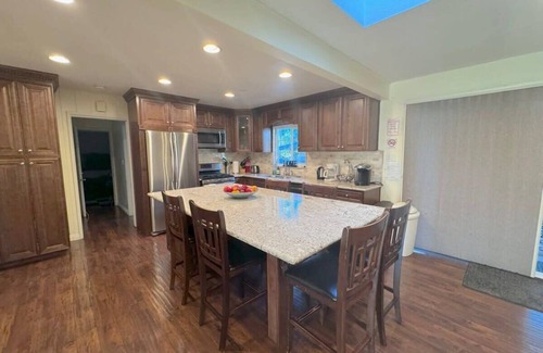 Southwest Anaheim House | Walk to Disneyland 4BR 4BA, Pool/Spa, LiveFirework