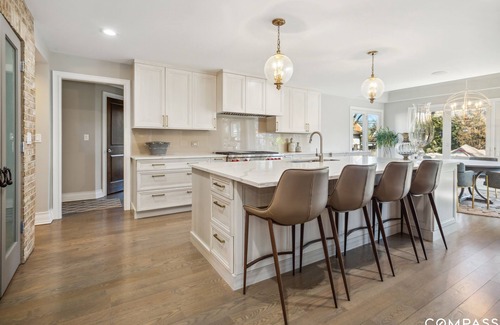 Arlington Heights House | Walk to downtown Arlington Heights
