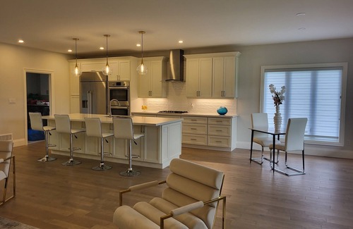 Prince Edward House | Walk to downtown Picton, stunning open concept 4-bed, set on 2 levels!