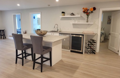 Prince Edward House | Walk to downtown Picton, stunning open concept 4-bed, set on 2 levels!