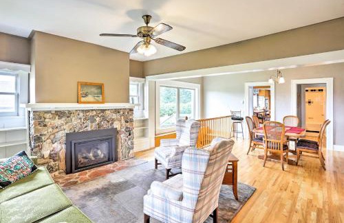 Custer House | Walk to Downtown Custer Retreat with Fire Pit!
