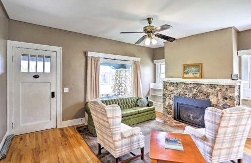 Custer House | Walk to Downtown Custer Retreat with Fire Pit!