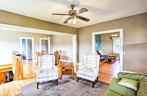Custer House | Walk to Downtown Custer Retreat with Fire Pit!