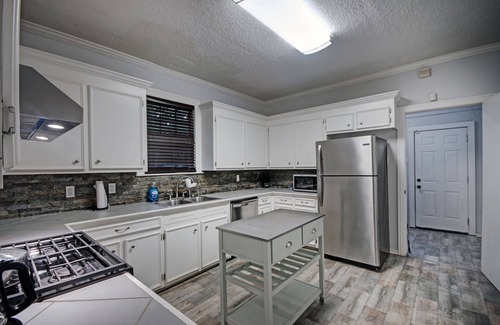 Fondren House | Walk to Downtown Fondren | King Beds