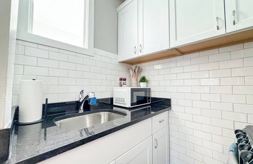 Downtown Apartment | Walk to Downtown - Mins to MHT and SNHU Arena