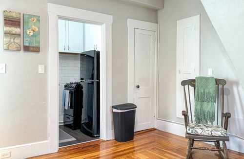 Downtown Apartment | Walk to Downtown - Mins to MHT and SNHU Arena