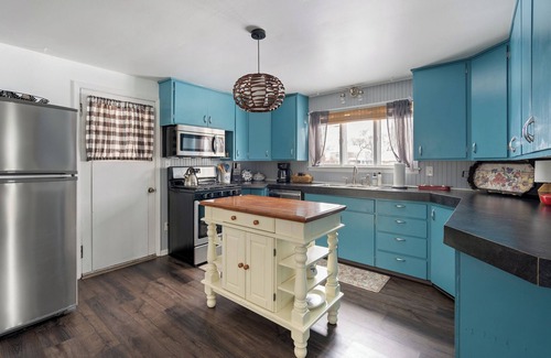 Prescott House | Walk to Downtown Prescott Shops, Dining and Riverfront at Cardinal Cottage