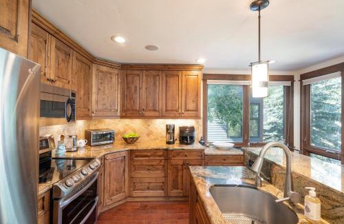 Telluride Apartment | Walk to Festivals! Windows, Fireplace, Hot Tub condo