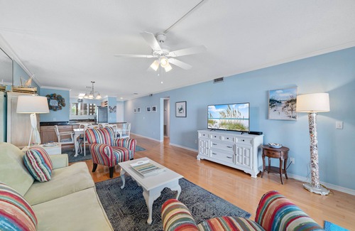 Ono Island Condo | Walk to FloraBama | 2 Pools | 2 Boat Docks w/Slips | My Beach Getaways