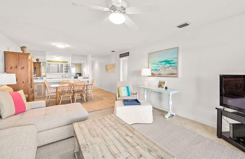 Ono Island Condo | Walk to FloraBama | Beachfront | 2 Pools & 2 Boat Docks w/Slips | My Beach Getaways