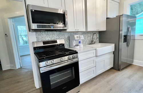 Old Town House | Walk to FSU NEW Renovated Downtown Stunner Min from FSU and Capital