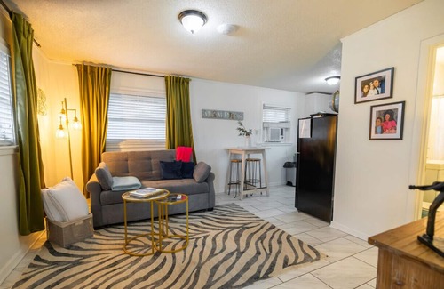 Whitehaven House | Walk to Graceland* Sleeps 18