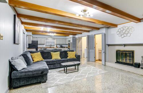 Whitehaven House | Walk to Graceland Spacious Memphis Home!
