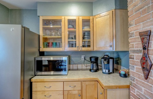 Sheridan House | Walk to historic downtown, cozy, pets welcome!