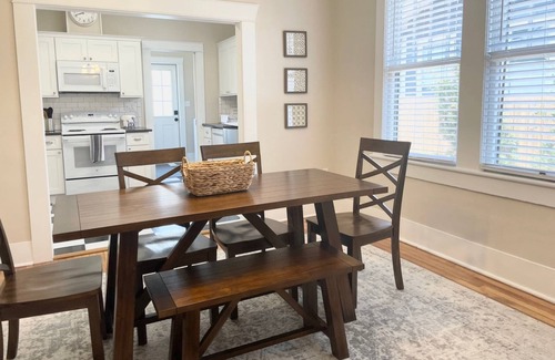 New Suburb Beautiful House | Walk to Hyde Park, Bayshore Blvd & SOHO Dining, Shopping & Nightlife! Stylish 3BR Tampa Retreat