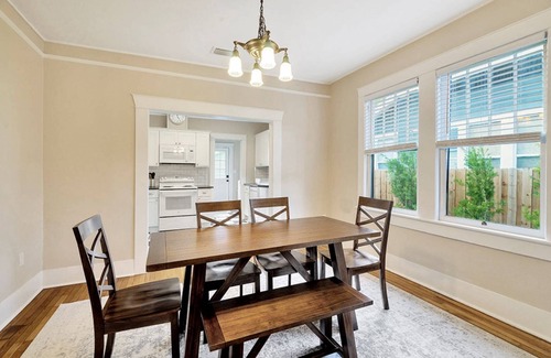 New Suburb Beautiful House | Walk to Hyde Park, Bayshore Blvd & SOHO Dining, Shopping & Nightlife! Stylish 3BR Tampa Retreat