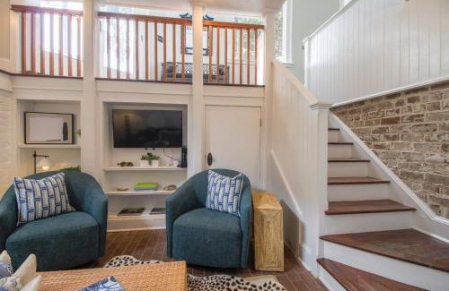 Historic District - North Apartment | Walk to it All in Downtown, Double King Beds