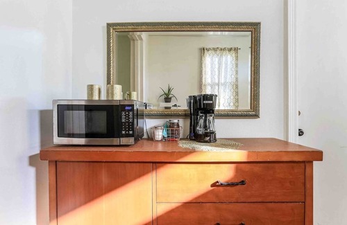 Esplanade Ridge Apartment | Walk To: Jazz Fest, French Quarter, City Park