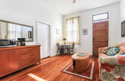 Esplanade Ridge Apartment | Walk To: Jazz Fest, French Quarter, City Park