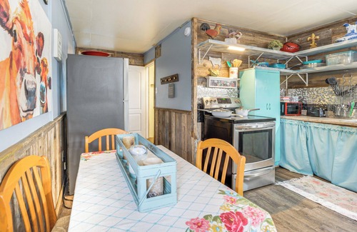 Buchanan Dam Cottage | Walk to Lake Buchanan: Cottage Near Wineries!