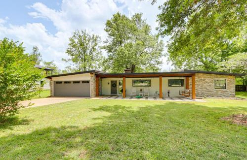 Springdale House | Walk to Lake Fayetteville Family Retreat with Deck