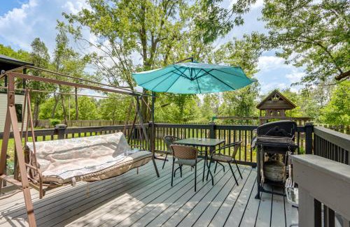 Springdale House | Walk to Lake Fayetteville Family Retreat with Deck
