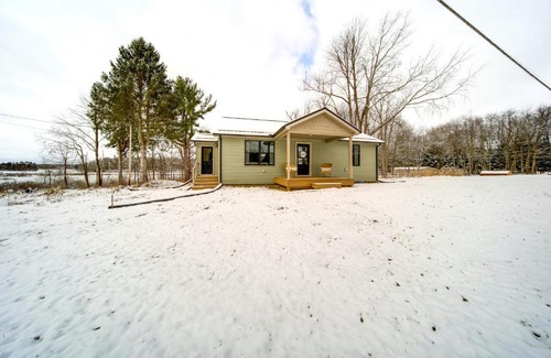 Pymatuning South House | Walk to Lake Pet-Friendly Cottage in Jamestown!