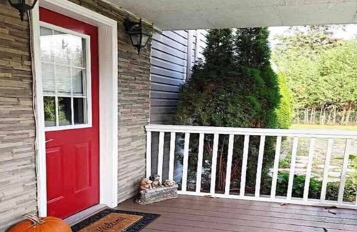 Georgina House | Walk to Lake Simcoe- Jet-skiing - Kayaking & Canoeing