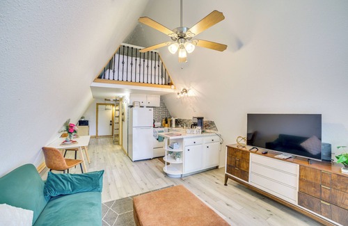 Rockaway Beach Apartment | Walk to Lake Taneycomo: Cabin w/Deck + Fire Pit!