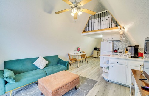 Rockaway Beach Apartment | Walk to Lake Taneycomo: Cabin w/Deck + Fire Pit!