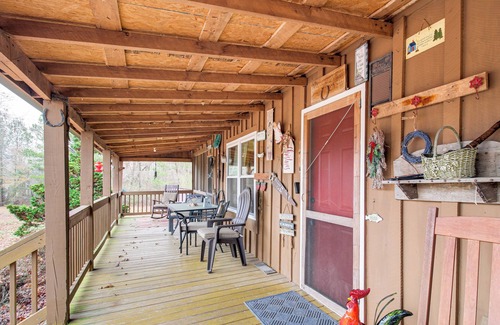 Fort Payne Cabin | Walk to Little River Falls: Lakefront Cabin