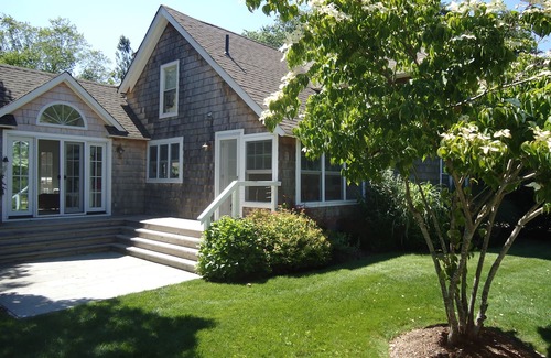 Bridgehampton Cottage | WALK TO MAIN STREET FROM HISTORIC BRIDGEHAMPTON COTTAGE
