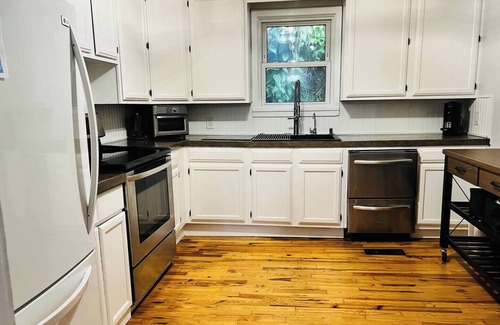 Tallahassee House | Walk to Midtown - Fire, Bikes, Capitol 1M, FSU 2M
