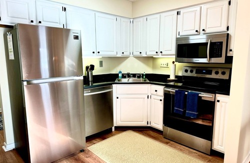 West Dover Condo | Walk to Mount Snow, Cozy, Clean and Comfortable!