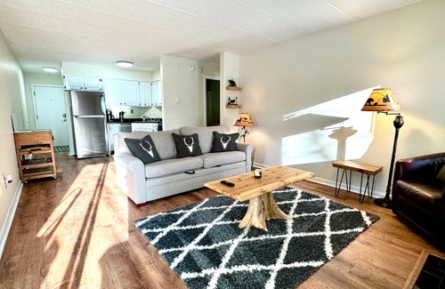 West Dover Condo | Walk to Mount Snow, Cozy, Clean and Comfortable!