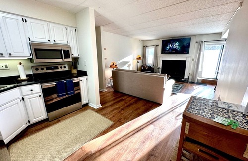 West Dover Condo | Walk to Mount Snow, Cozy, Clean and Comfortable!