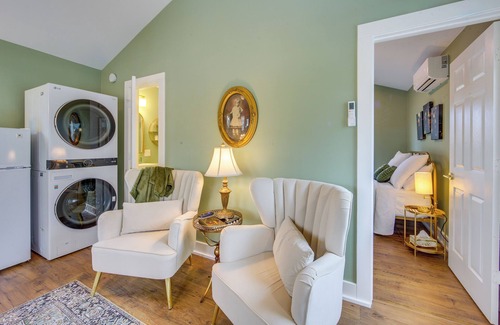 Jefferson Cottage | Walk to Museums: Art Deco Cottage in Jefferson